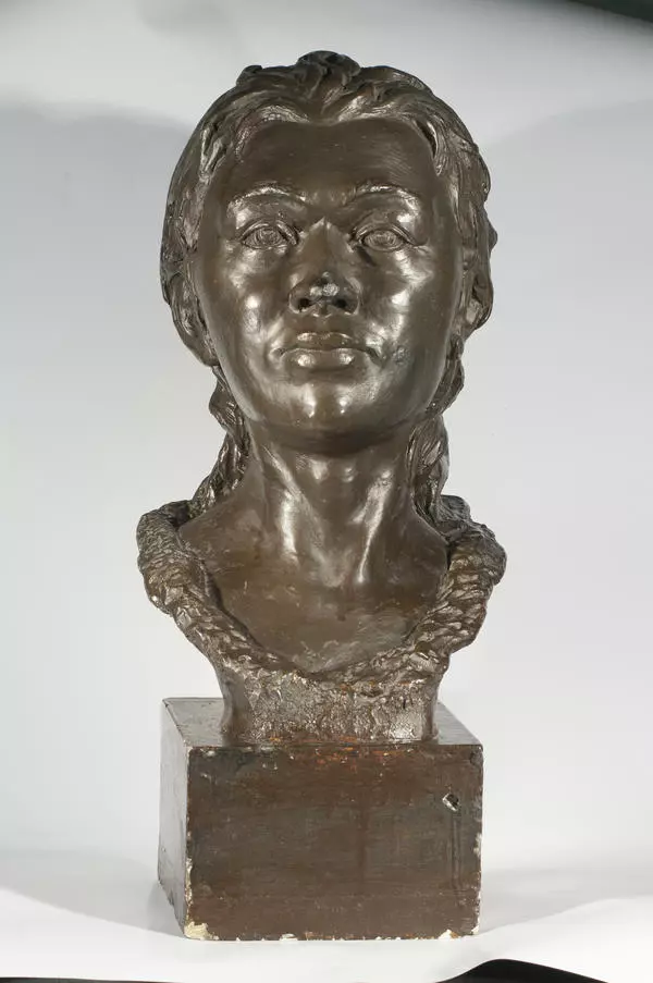 Скульптурная реконструкция лица женщины