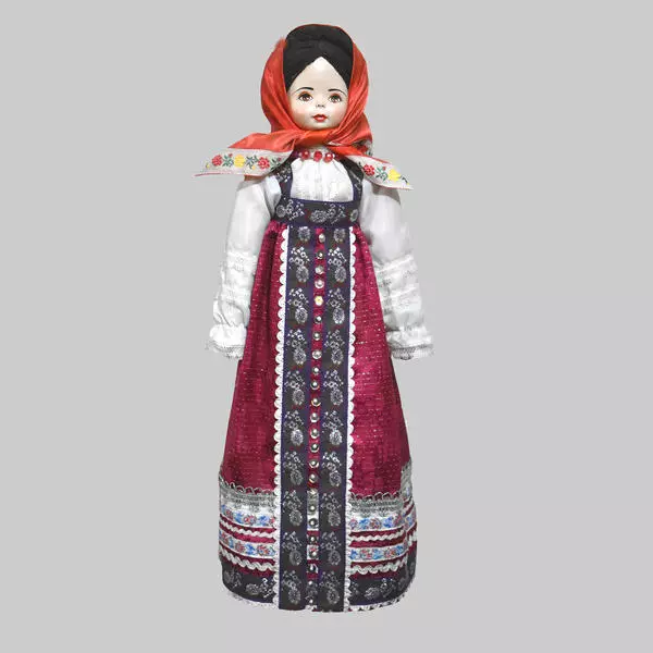 Кукла — девушка с косой