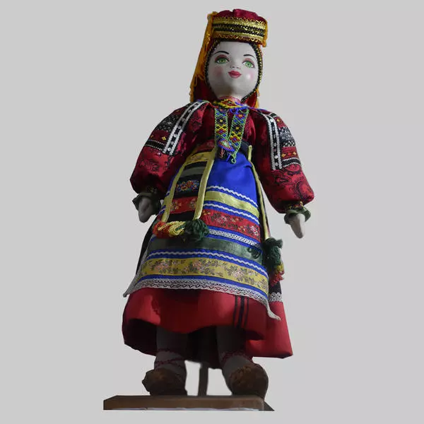 Кукла в традиционной одежде с. Гвазда 