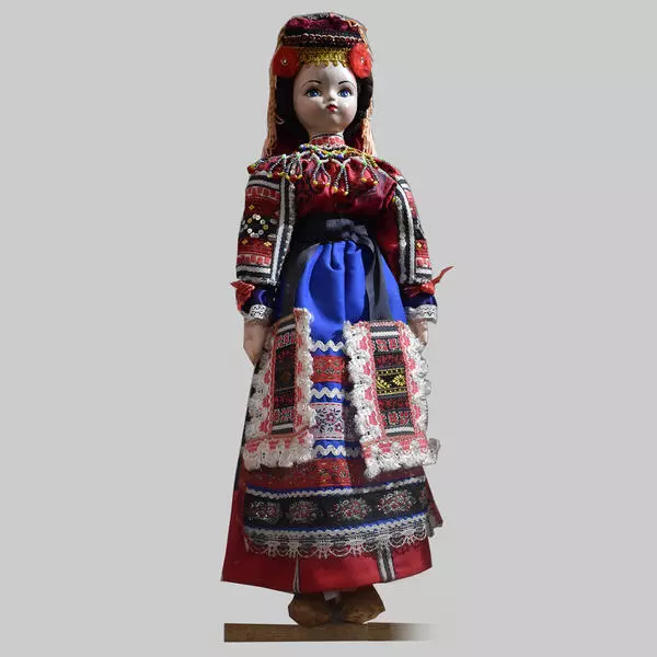 Кукла в старинном костюме с. Гвазда