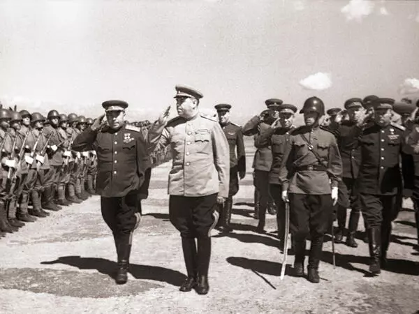 Маршал А.М. Василевский на Харбинском аэродроме