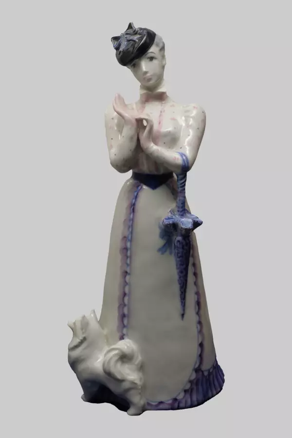 Скульптура Дама с собачкой