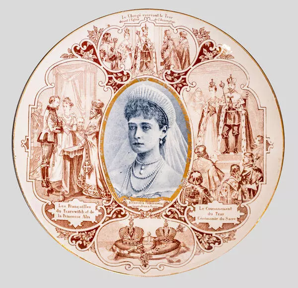 A plate with the image of Empress Aleksandra