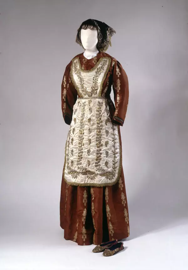 Married woman’s costume