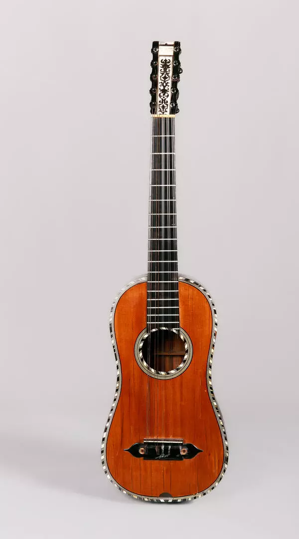 Baroque guitar