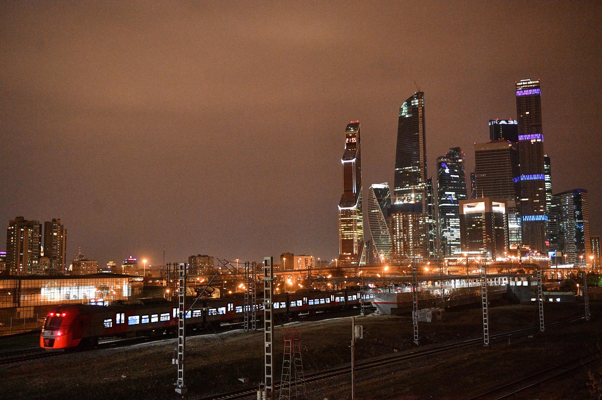 Вид на Москва-сити из поезда Ласточка на МЦК - Астапкович В. Подробное  описание экспоната, аудиогид, интересные факты. Официальный сайт Artefact