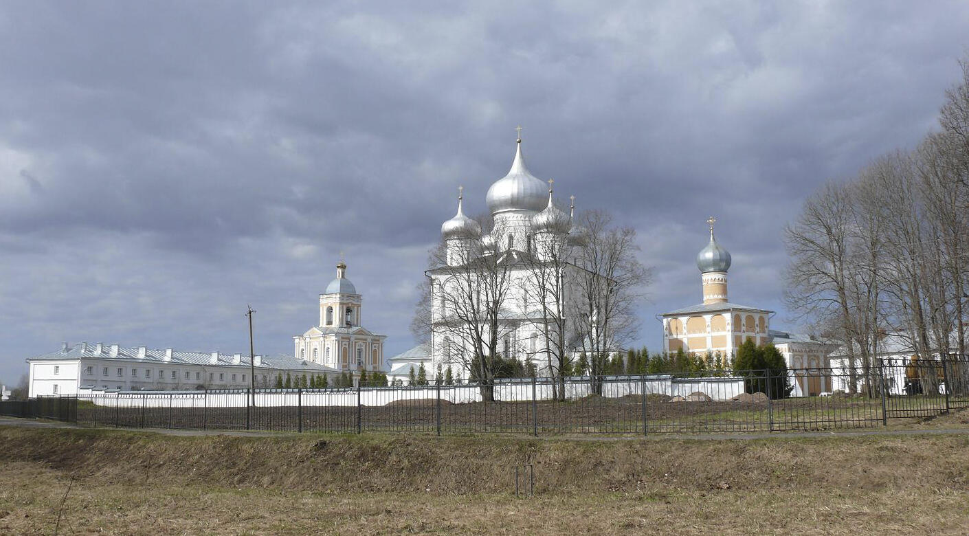 Варламо хутынский монастырь новгородская область. Варлаамо-Хутынский монастырь. Монастырь Варлаама Хутынского Великий Новгород. Варлаамо-Хутынский Спасо-Преображенский женский монастырь. Женский монастырь в Великом Новгороде Хутынский.