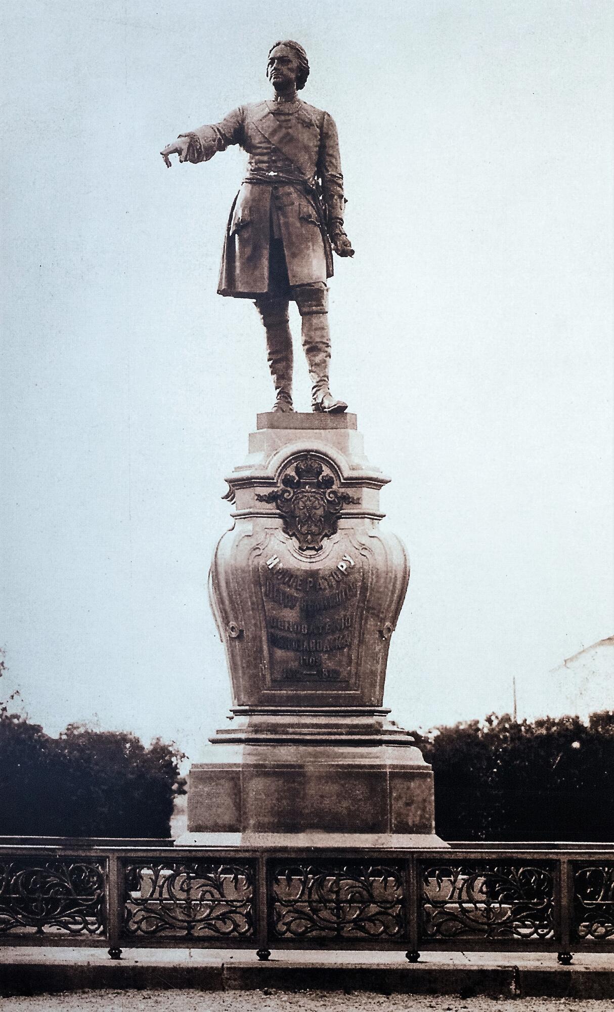 Фотография памятника Петру Великому. Подробное описание экспоната,  аудиогид, интересные факты. Официальный сайт Artefact