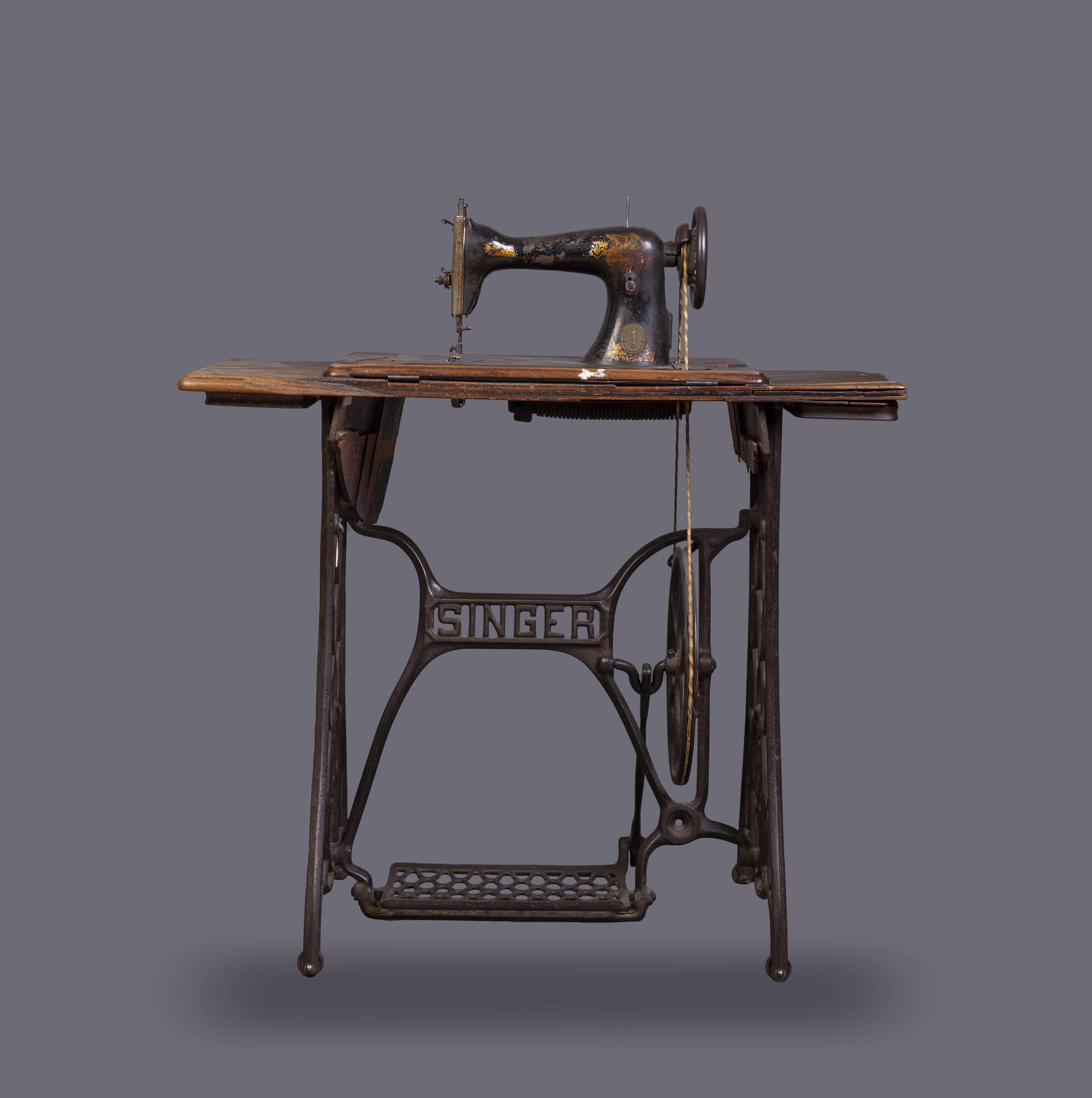 Singer sewing machine. Подробное описание экспоната, аудиогид, интересные  факты. Официальный сайт Artefact