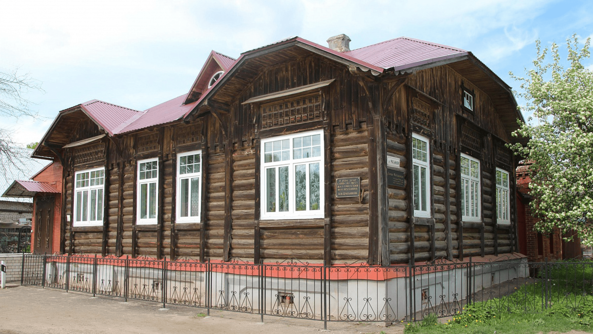 Дом в Вязниках, где в 1919–1927 гг. жил Фатьянов. Подробное описание  экспоната, аудиогид, интересные факты. Официальный сайт Artefact