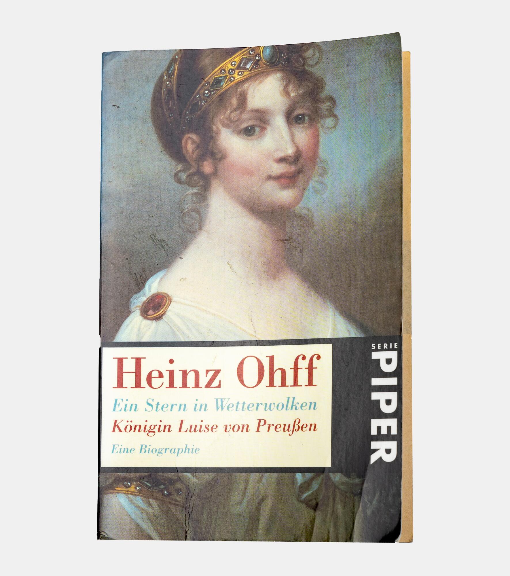 Книга «Звезда среди грозовых облаков» - Хайнц Офф. Подробное описание  экспоната, аудиогид, интересные факты. Официальный сайт Artefact