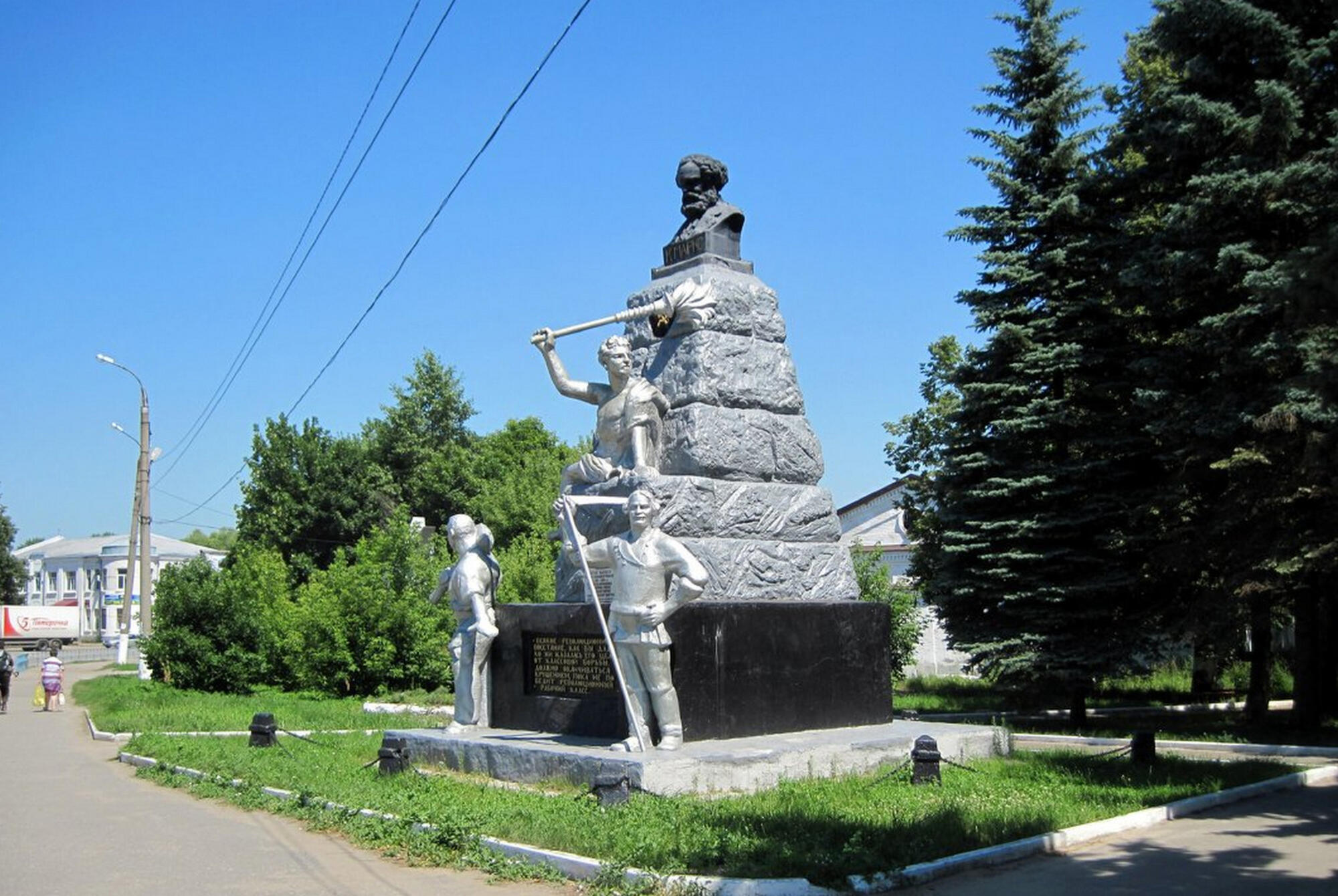 Памятник Карлу Марксу в городе Собинка. Подробное описание экспоната,  аудиогид, интересные факты. Официальный сайт Artefact