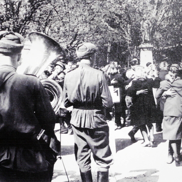 Праздник Победы после вступления советских войск