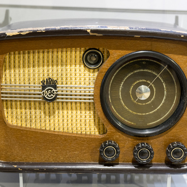 Радиоприёмник «ВЭФ М-557»
