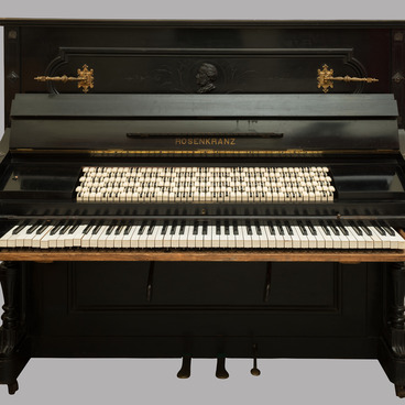 Upright piano of experimental design