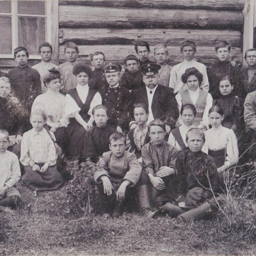 Photo of the graduation of the railway school