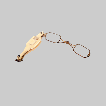 Folding lorgnette