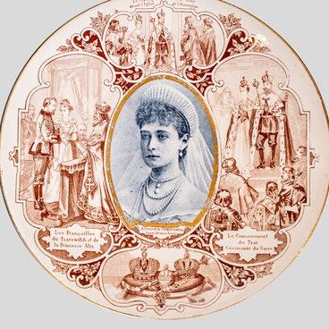 A plate with the image of Empress Aleksandra