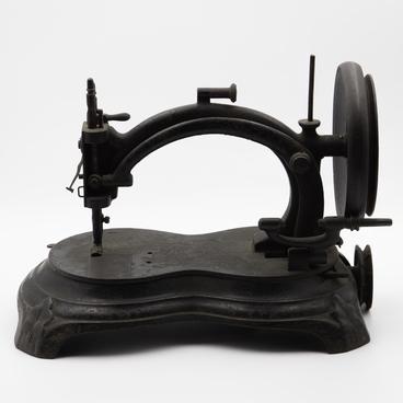 Hook sewing machine