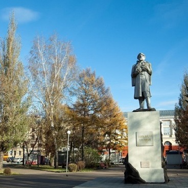 Свидания у памятника Михайле Волкову