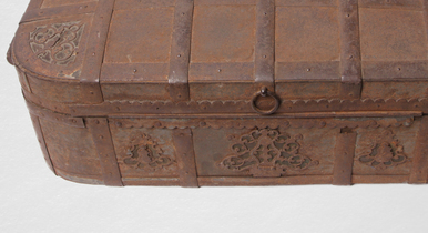 Metal chest box