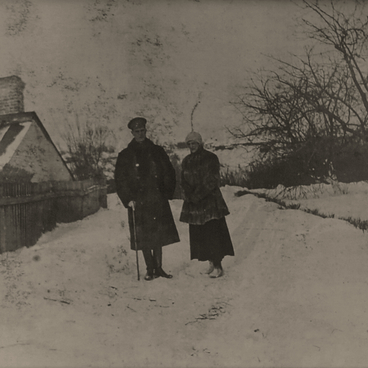 Irina and Felix Yusupov in the manor garden