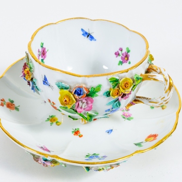 Tea set. Cup and saucer