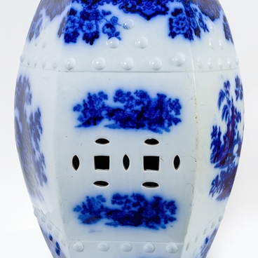 Barrel-shaped ceramic stool