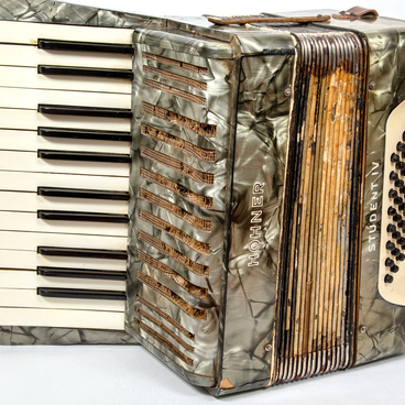 Trophy accordion