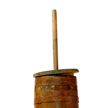 Lid of the butter churn