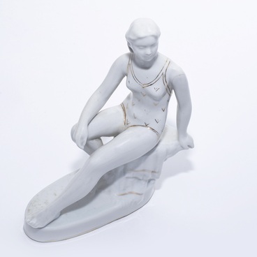 The figurine “Bather”