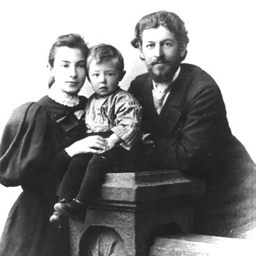 Чехов И.П. с женой и сыном