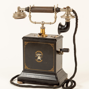 Desk telephone