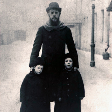 Александр Павлович Чехов с сыновьями