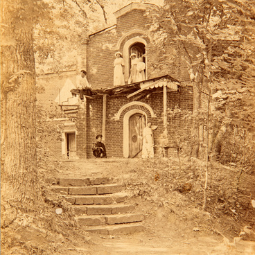 Photo of the grotto at the Boratynskys’ estate