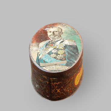 Pastille tin box with a portrait