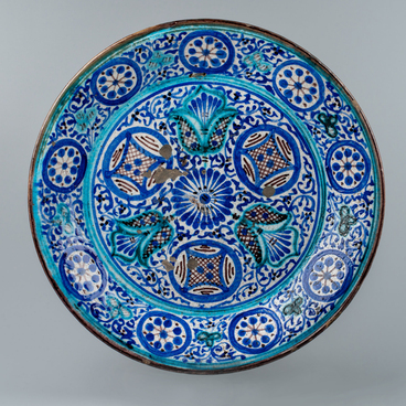 Plov platter with painted ornaments