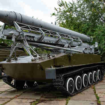 2P16 self-propelled launcher