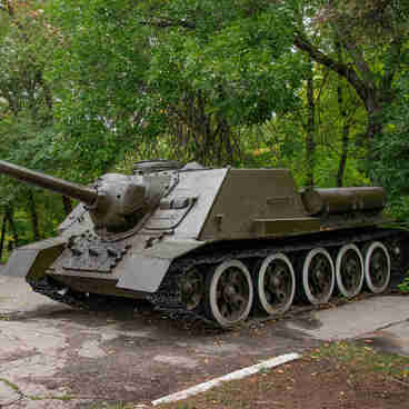 SU-100 artillery vehicle