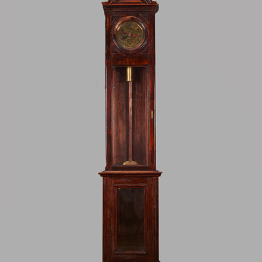 Grandfather clock with pendulum