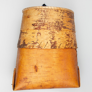 Birch bark container for berries