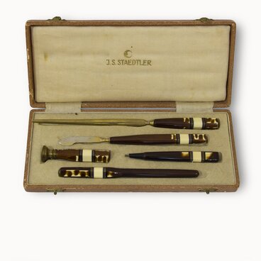 Writing instruments case
