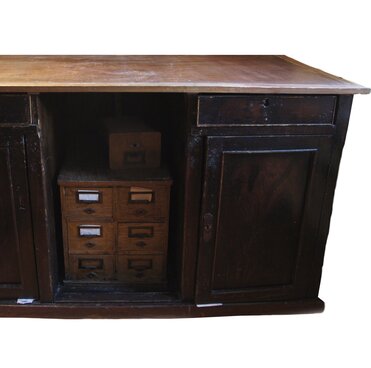 Pedestal desk