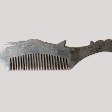 Comb made from an aircraft wing