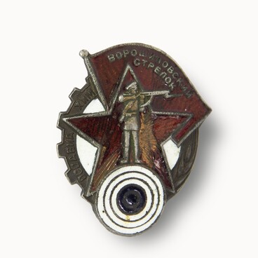 “Voroshilov Sharpshooter” badge