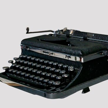 Royal De Luxe typewriter