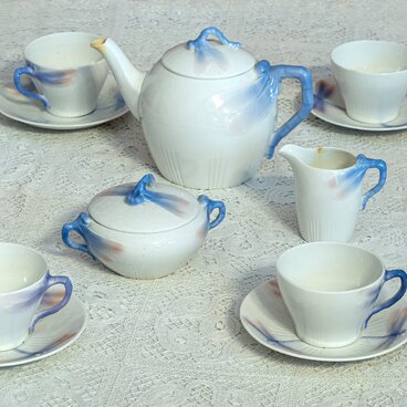 Dragonfly tea-and-coffee set