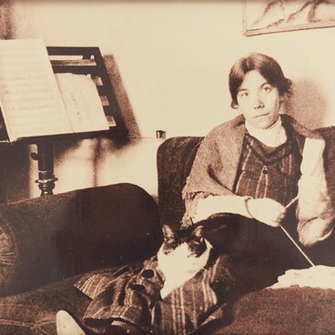 Елена Гуро с котом Ботом
