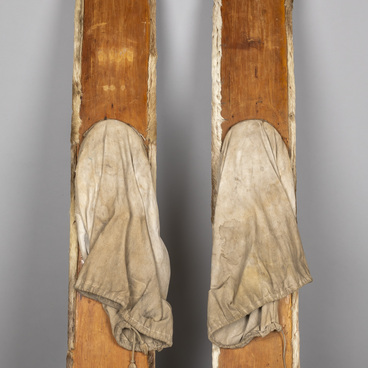 Men’s podvoloki skis with sacks for feet