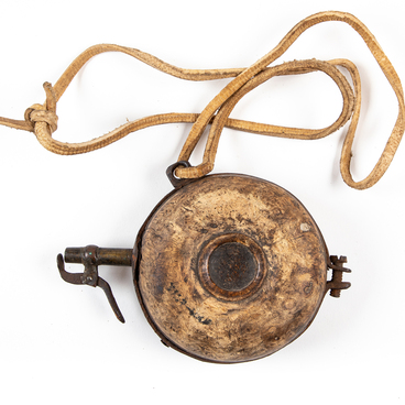 Hunting powder flask